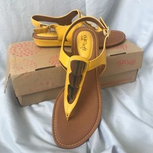 NWT Yellow Eurosoft “Mika” Sandal 8 1/2 M